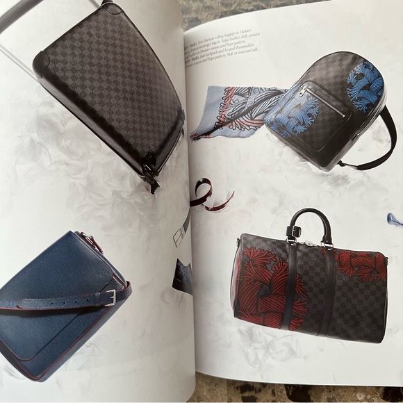 Authentic Louis Vuitton 2016-2017 Holiday Issue Book - Picture 10 of 17